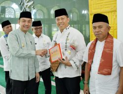 Wakil Bupati Serahkan Hadiah Juara MTQ Tingkat ASN
