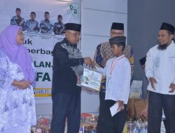 BAZNAS Agam Salurkan Paket Ceria Ramadan Untuk Anak Yatim dan Dhuafa