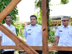 Bupati Agam Tinjau Progres Renovasi Rumah Safri di Surau Kariang