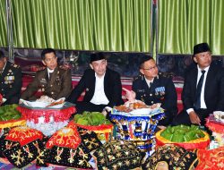 Wabup Agam Makan Bajamba Usai Upacara Peringatan 117 Tahun Perang Manggopoh