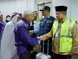 Sampai di Tanah Air, Bupati Sambut Kedatangan 423 Jemaah Haji Agam di BIM