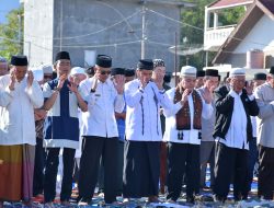 Isak Tangis Warnai Sholat Sunah Istisqa di Nagari Batu Taba