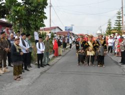Bupati Agam Lepas Arak-Arakan Batagak Pangulu Suku Tanjuang di Panampuang