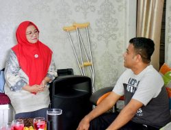Ketua TP PKK Agam Jenguk Windra Purnama dan Misra Hayati Yang Tengah Sakit