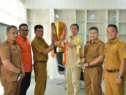 PS. Pemkab. Agam Juara, Sekda Terima Tropi Bergilir Walinagari Dalko Cup I