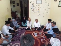 Sekda Agam Bertakziah ke Rumah Duka Weri Ikhwan, Kasi Tata Pemerintahan Kecamatan Tanjung Mutiara