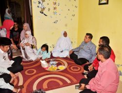 Bupati Agam Takziah ke Rumah Duka Pegawai Kantor Camat Tanjung Mutiara