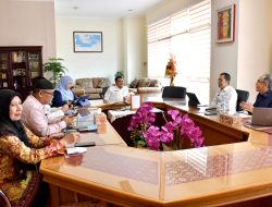 Bahas Program Kampung Pengentasan Kemiskinan, Bupati Agam Konsultasi Dengan Bappeda Sumbar