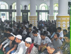 Bupati Agam Sampaikan Siraman Rohani, Ajak Jemaah Doakan Korban Bencana
