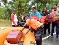Pemkab Agam Pasok Bantuan Obat dan Makanan Untuk Warga Terdampak Banjir di Anak Aia Kasiang