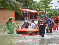 Sekda Agam Tinjau Lokasi Banjir di Tanjung Mutiara, Minta Seluruh Personel Maksimalkan Sumber Daya Yang Ada