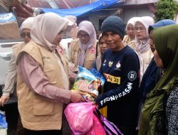 Ketua GOW Agam Salurkan Bantuan Untuk Korban Banjir Bandang Malalak