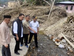 Wabup Agam Salurkan Bantuan Untuk Korban Banjir Bandang di Matur