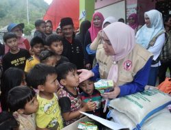 Ketua GOW Agam Salurkan 100 Paket Sembako Untuk Korban Bencana di Palupuah