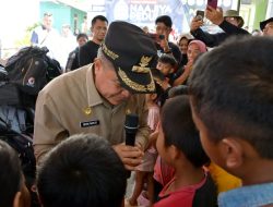Sentuh Hati Anak-Anak Korban Bencana, Bupati Agam Hadir di Lokasi Pengungsian