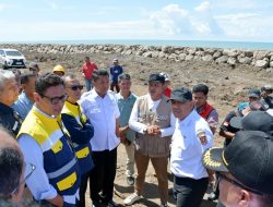Wabup Agam Dampingi Wamen ESDM Berkunjung ke Tiku, Abrasi Pantai Jadi Perhatian