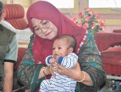 Ketua TP-PKK Agam Sambangi Anak Stunting di Kamang Magek