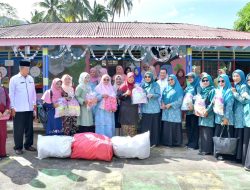 Bunda PAUD Agam Serahkan 90 Paket Perlengkapan Sekolah Untuk TK Murni Maninjau