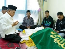 Camat Palembayan Wafat di Tengah Pemulihan Pasca Bencana, Bupati Agam Lepas Jenazah Dengan Penuh Haru