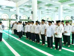 Ustad Ilham, Ketua DPRD Agam Dikukuhkan Bupati, Jabat Ketua Umum Mesjid Agung Nurul Fallah