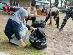 Sekda Agam Ikuti Aksi Bersih Pantai di Pasia Tiku, Dukung Gerakan Indonesia ASRI