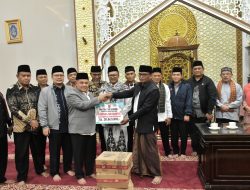 Sambangi Masjid Jabal Nur, Bupati Pimpin TSR Agam, Salurkan Beragam Bantuan
