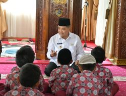 Zuhur Istimewa Bersama Inyiak Tuah, Bupati Agam Beri Motivasi Murid SDN 09 Jambak