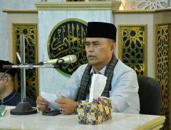 Bupati Agam Pimpin Tim Khusus Safari Ramadhan Salurkan Bantuan ke Masjid Wustha