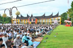 Shalat IED Dipusatkan di Kantor Bupati Agam, Antisipasi Cuaca Buruk, Lokasi Alternatif Disiapkan