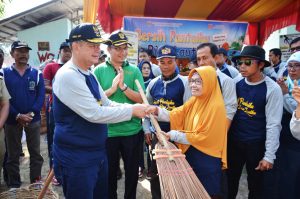 Wagub Sumbar Pimpin Goro Massal di Pantai Tiku