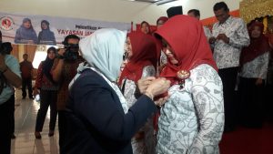 NY. Vita Indracatri Dilantik Jadi Ketua YKI Agam