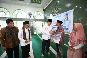 Baznasda Agam Distribusikan Zakat Rp.1,1 Miliar