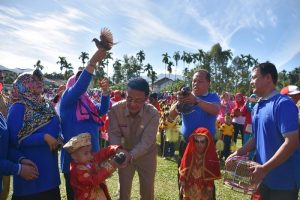 Gebyar 1.000 Anak Agam. Bupati Agam dan Bunda PAUD Lepas Merpati