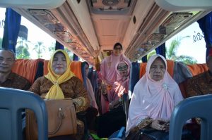 Sekab Agam Lepas Wisata Dakwah PWRI Agam ke Aceh