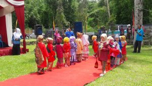 Anak Paud Peragakan Baju Kuruang Basiba