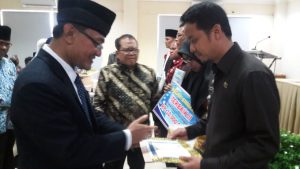 Camat Matur Terima Reward Fasilitasi Pengelolaan Keuangan Nagari