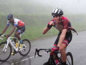 Hujan Lebat Pembalap Etape IV TdS 2018 Sukses Taklukan Kelok 44