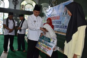 448 Pelajar di Lubuk Basung Menerima Zakat Beasiswa Dari Baznas