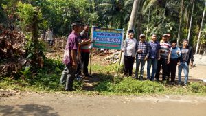 Masyarakat di Agam Bangun Balai Pemuda dengan Tradisi “Bacacah Batu”