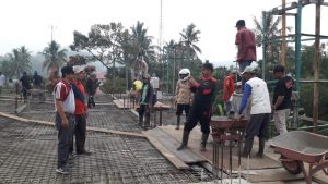 Warga Goro Massal Cor Lantai III Ponpes Darul Makmur Baso