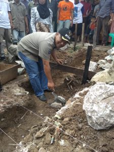 Warga Garap RTLH Swadaya Murni di Gaduik, Bupati Ungkap Salut