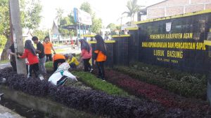 Percantik Kantor, Disdukcapil Agam Tata Taman