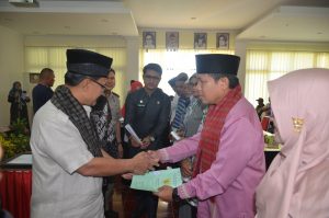 BPN Agam Serahkan 887 Sertifikat Tanah, Bupati: Manfaatkan Sebaik-baiknya