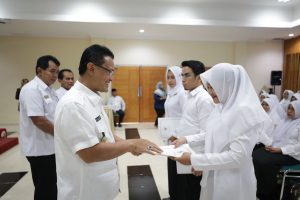 Bupati Agam serahkan 251 SK CPNS