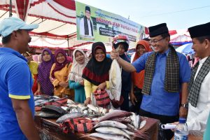 Bupati Agam Buka Bazar Pasar Murah di Lubuk Basung