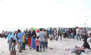 H+4 Lebaran, Objek Wisata Pantai Tiku Masih Dipadati Pengunjung
