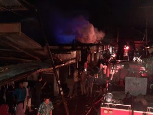 Kebakaran Pasar Lubuk Alung, Agam Turunkan 3 Armada Damkar