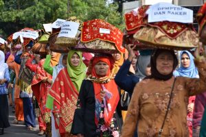 Meriahkan HUT ke-26 Ibukota Agam, Ratusan Bundo Kanduang Manjujuang Jamba