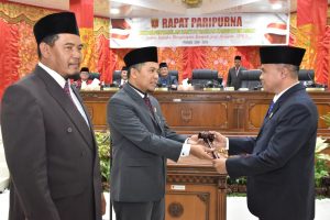 45 Anggota DPRD Agam Dilantik, Novi Irwan dan Suharman Pimpinan Sementara