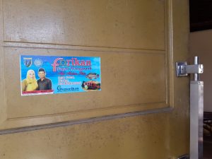 Kampanye Ayo Makan Ikan, Pemerintah Nagari Manggopoh Pasang Stiker di Rumah dan Tempat Umum